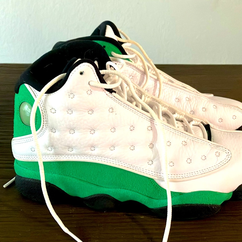 Like NEW- only worn once indoors - Nike Green /Black /White Air Jordan sneakers
